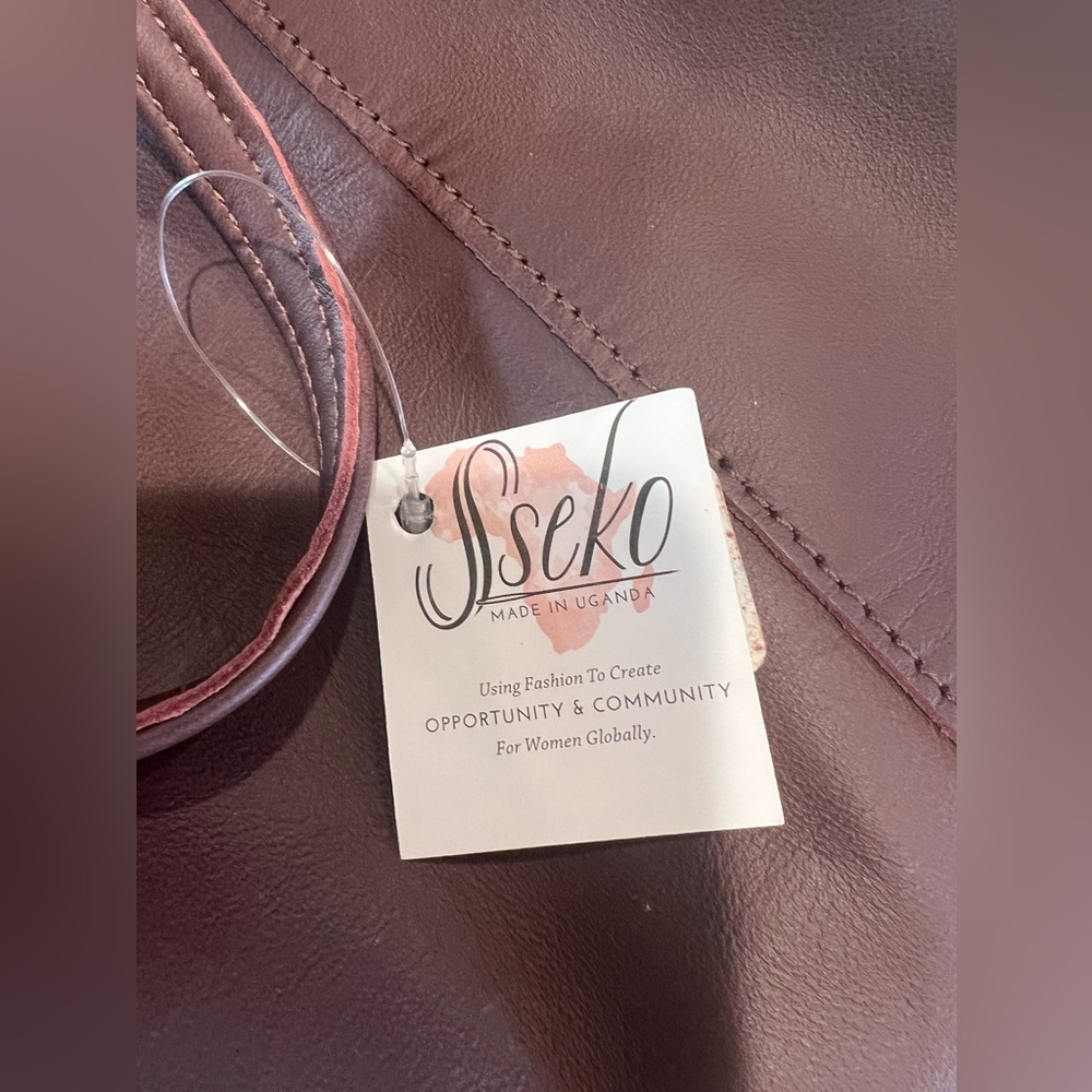 Sseko Safari Bucket bag, wine/merlot color - Picture 5 of 5